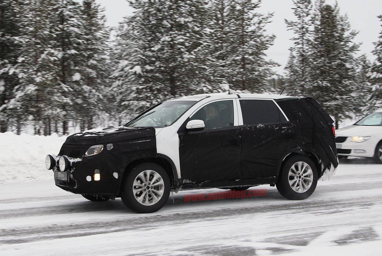 Kia Sorento facelift spy shots side
