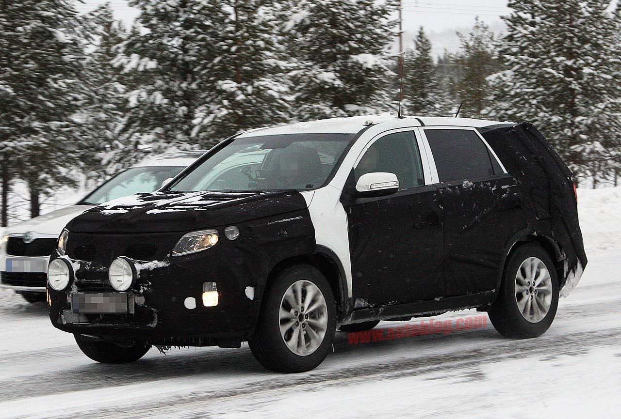 Kia Sorento facelift spy shots front 3/4