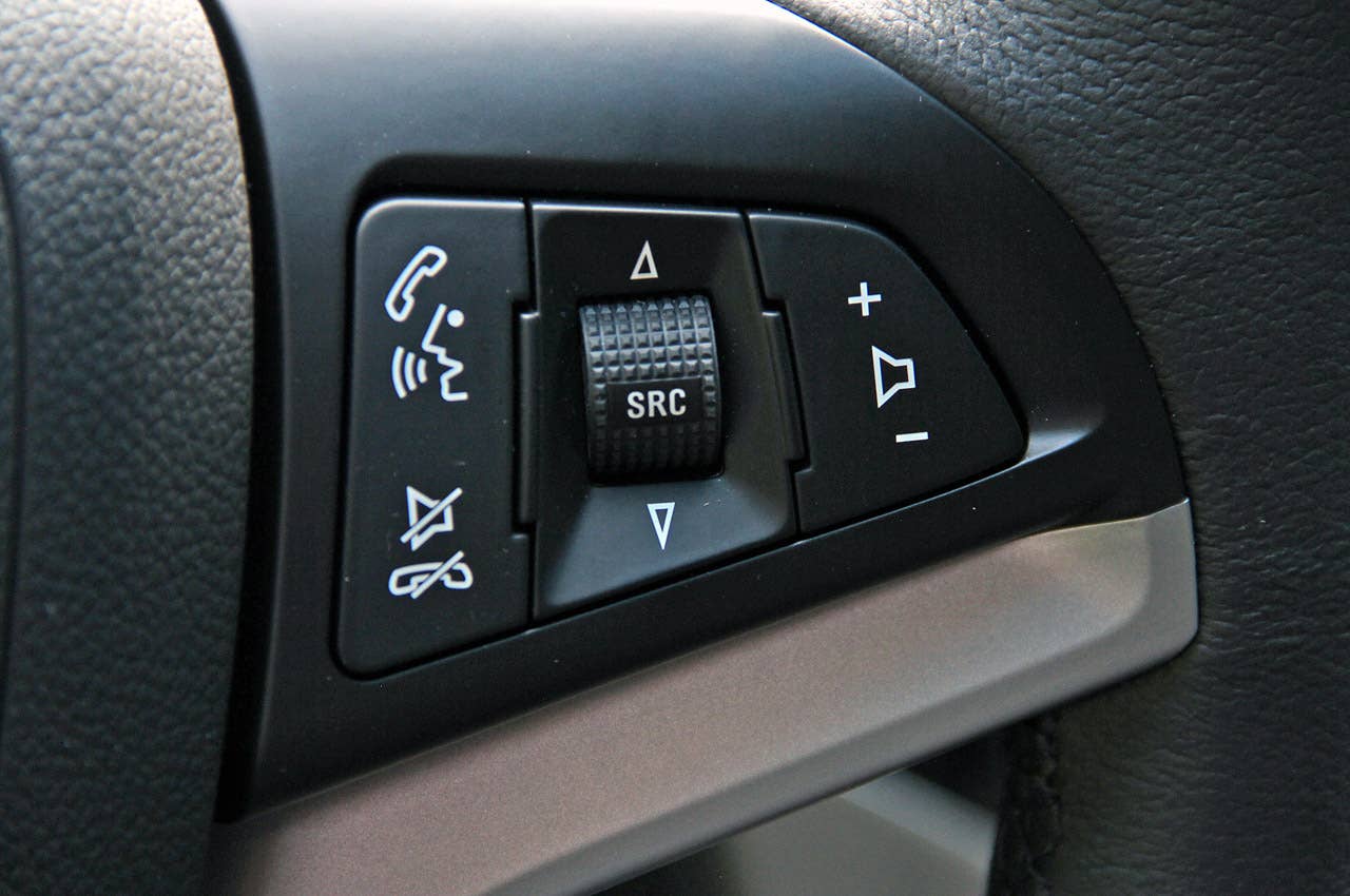 2012 Chevrolet Cruze Wagon steering wheel controls