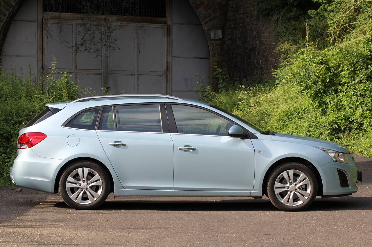 2012 Chevrolet Cruze Wagon side view