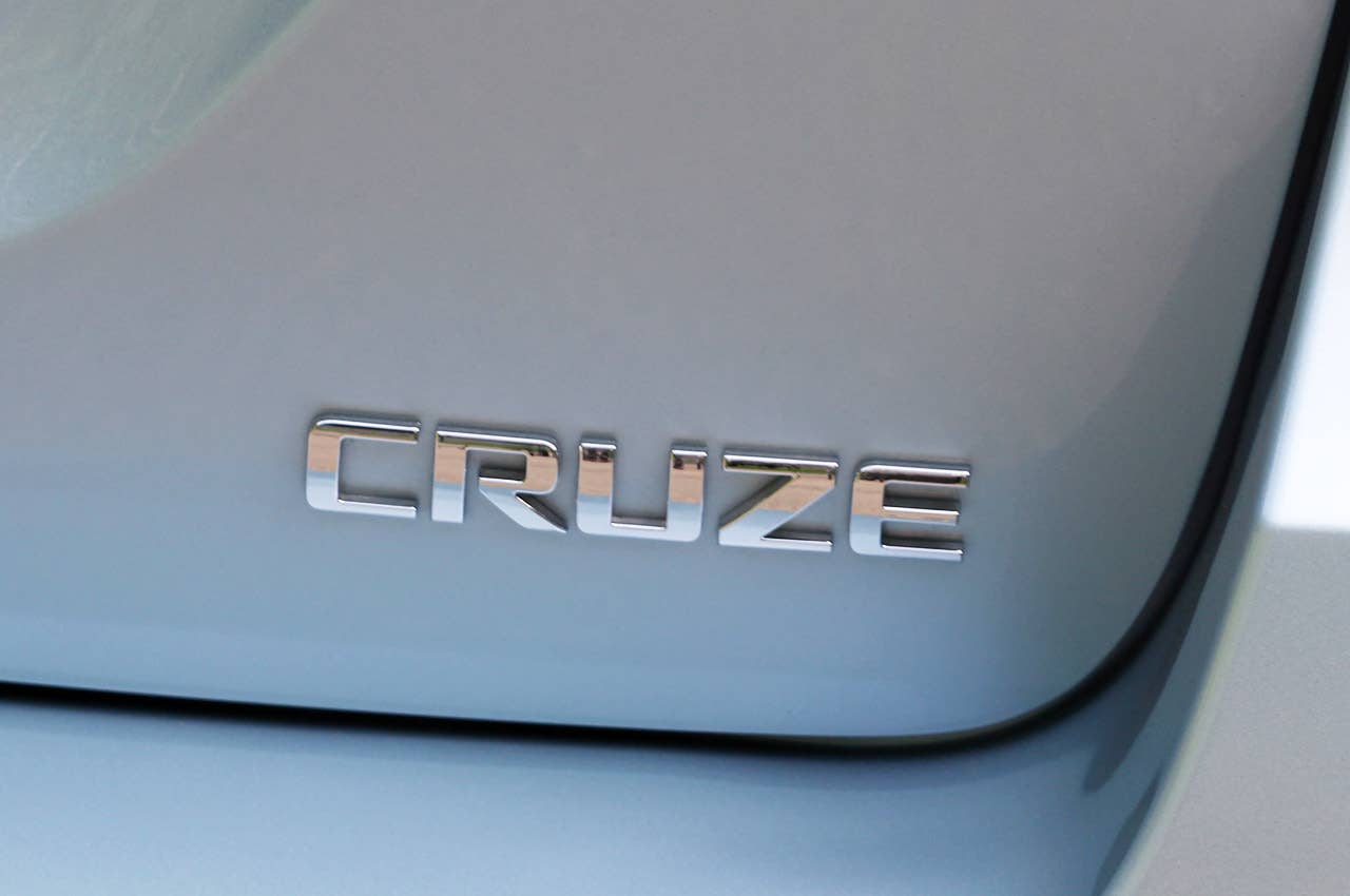 2012 Chevrolet Cruze Wagon badge