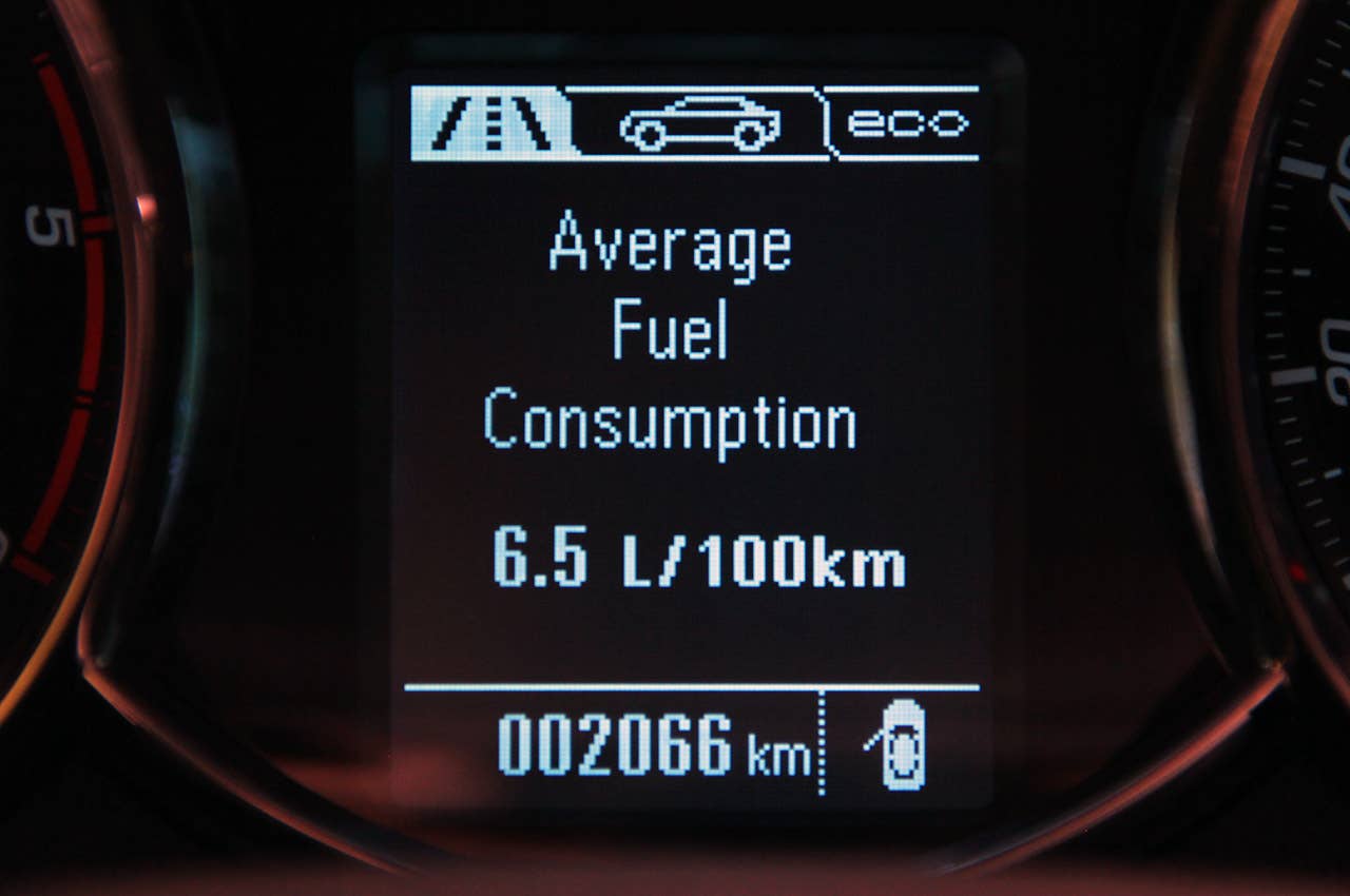 2012 Chevrolet Cruze Wagon fuel economy display