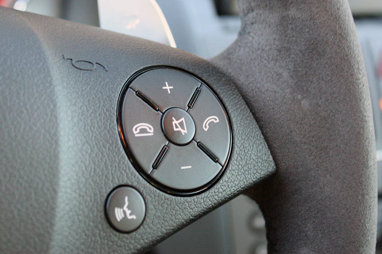 2011 Mercedes-Benz C63 AMG Performance Pack steering wheel controls