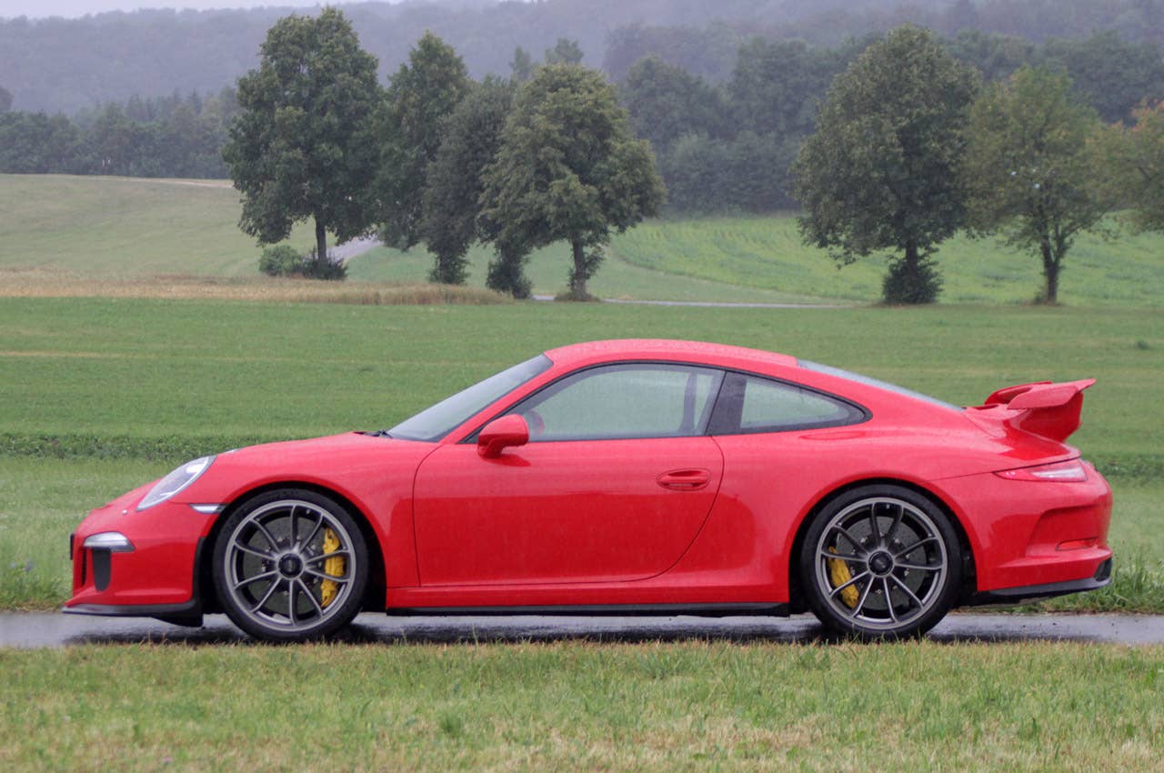 2014 Porsche 911 GT3 side view
