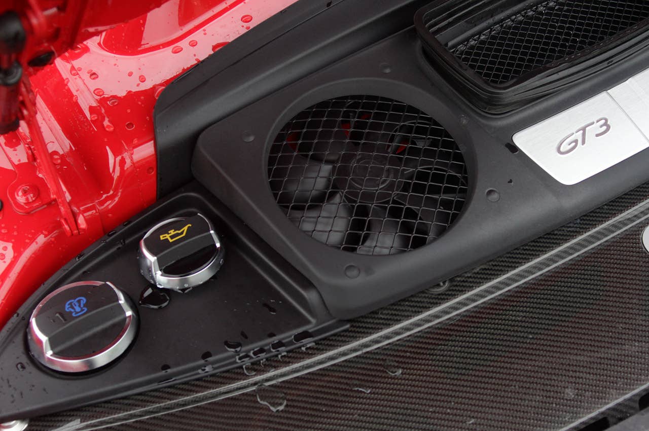 2014 Porsche 911 GT3 engine detail
