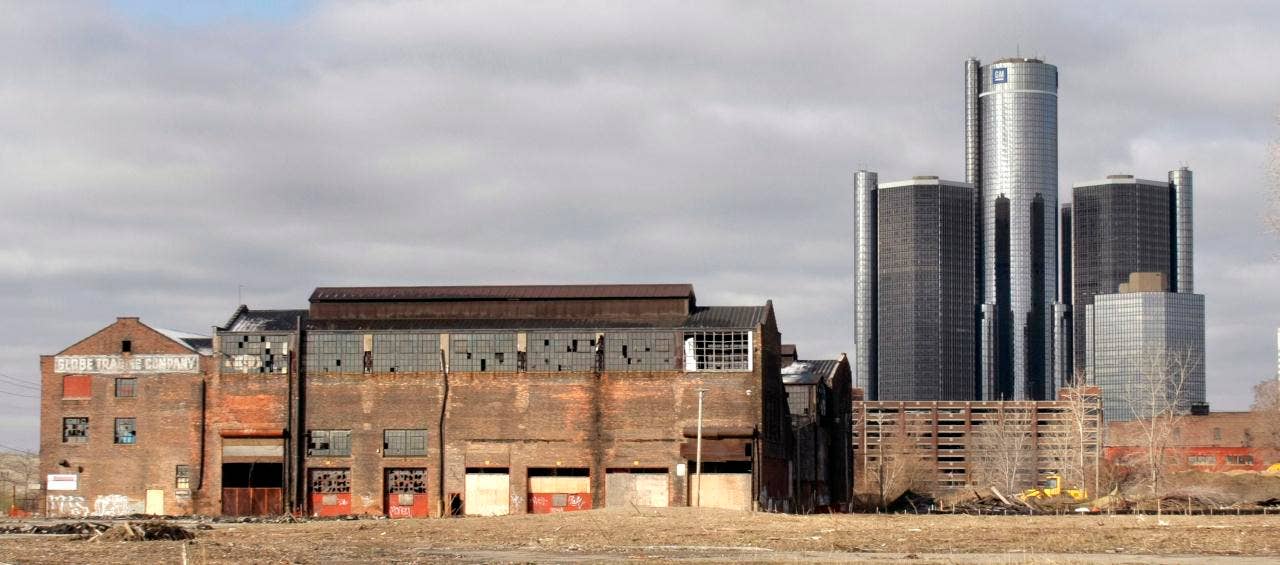 DETROIT - MARCH 30:  The General Motors world headquarters building is shown March 30, 2009 in Detroit, Michigan. Yesterday the Obama administration demanded the resignation of GM Chairman and CEO Rick Wagoner as a condition of the administrations ongoing bailout plan for the struggling GM and Chrysler car companies.    (Photo by Bill Pugliano/Getty Images)