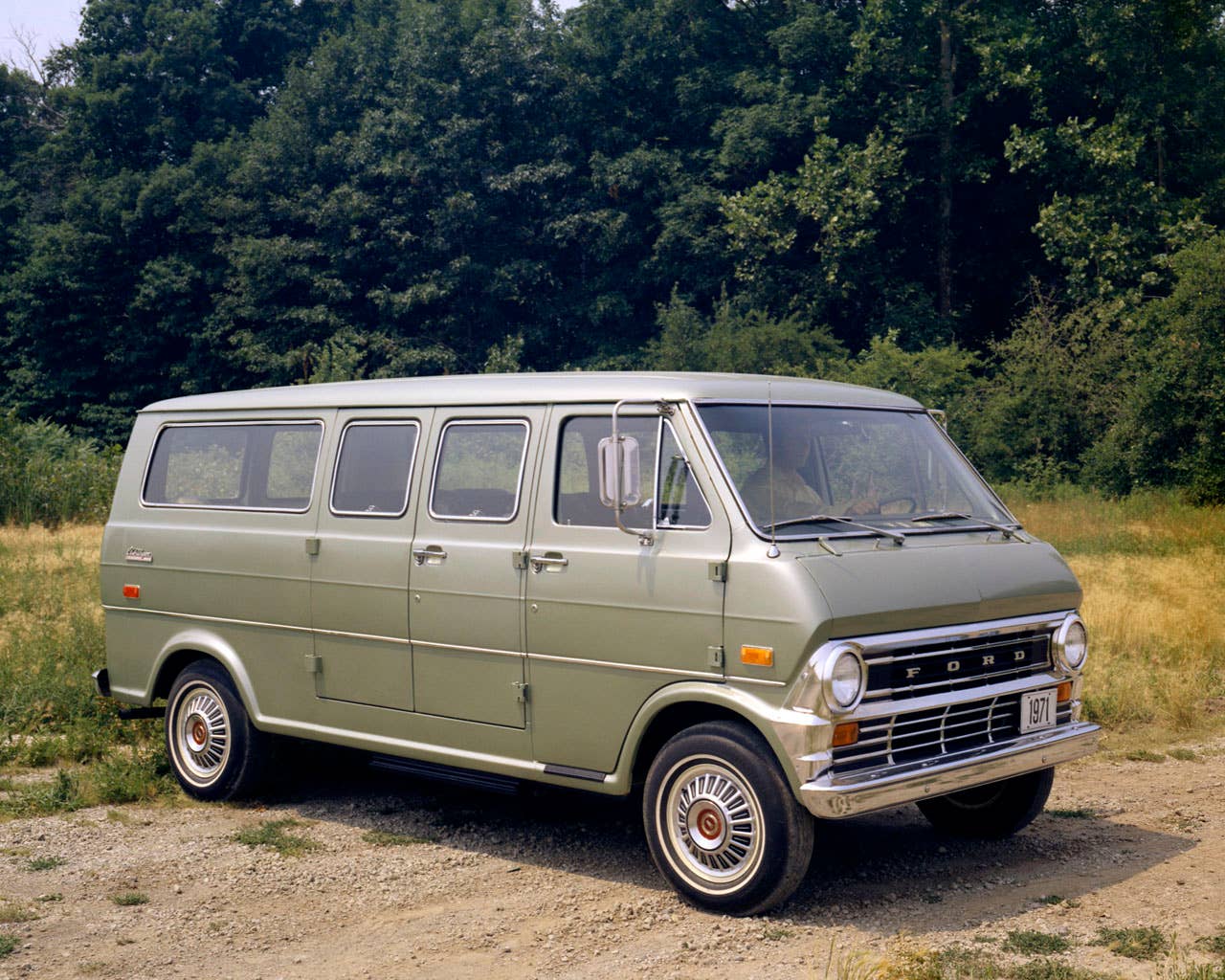 1971 Ford Econoline Club Wagon. (09/13/2010)