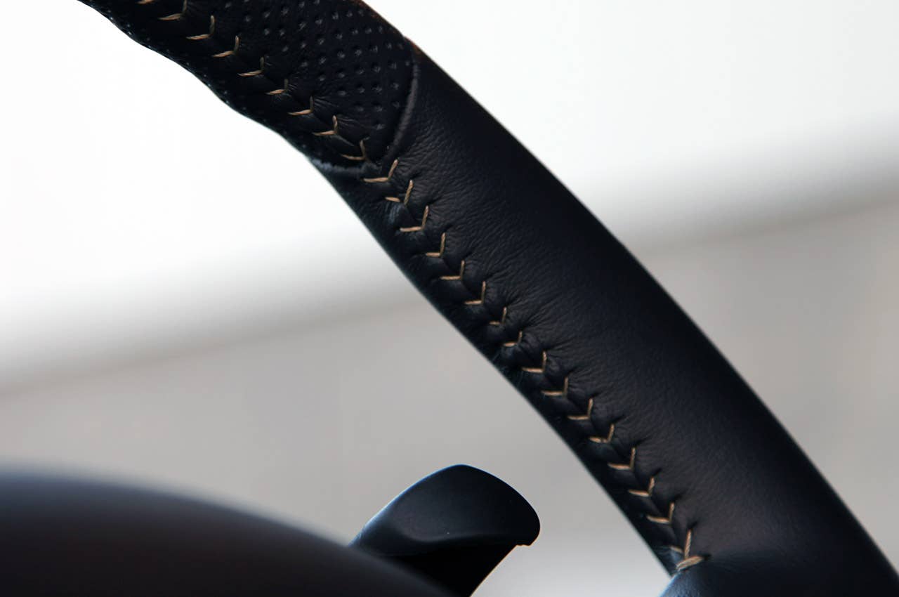 2011 Ford Flex Titanium steering wheel detail