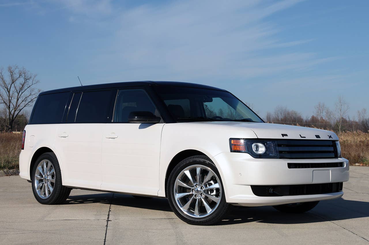 2011 Ford Flex Titanium front 3/4 view