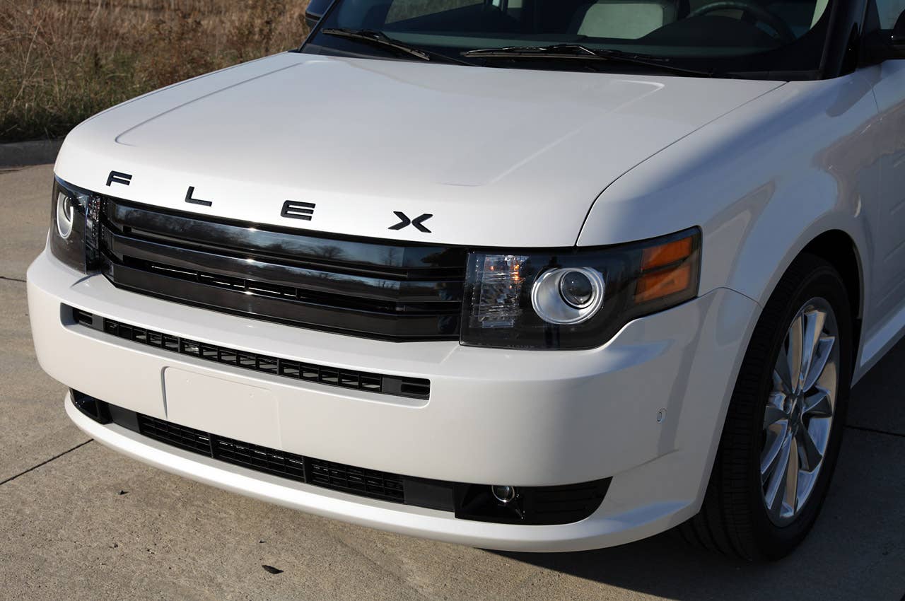 2011 Ford Flex Titanium front detail