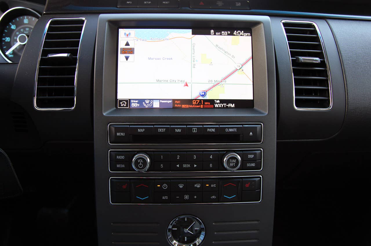 2011 Ford Flex Titanium instrument panel