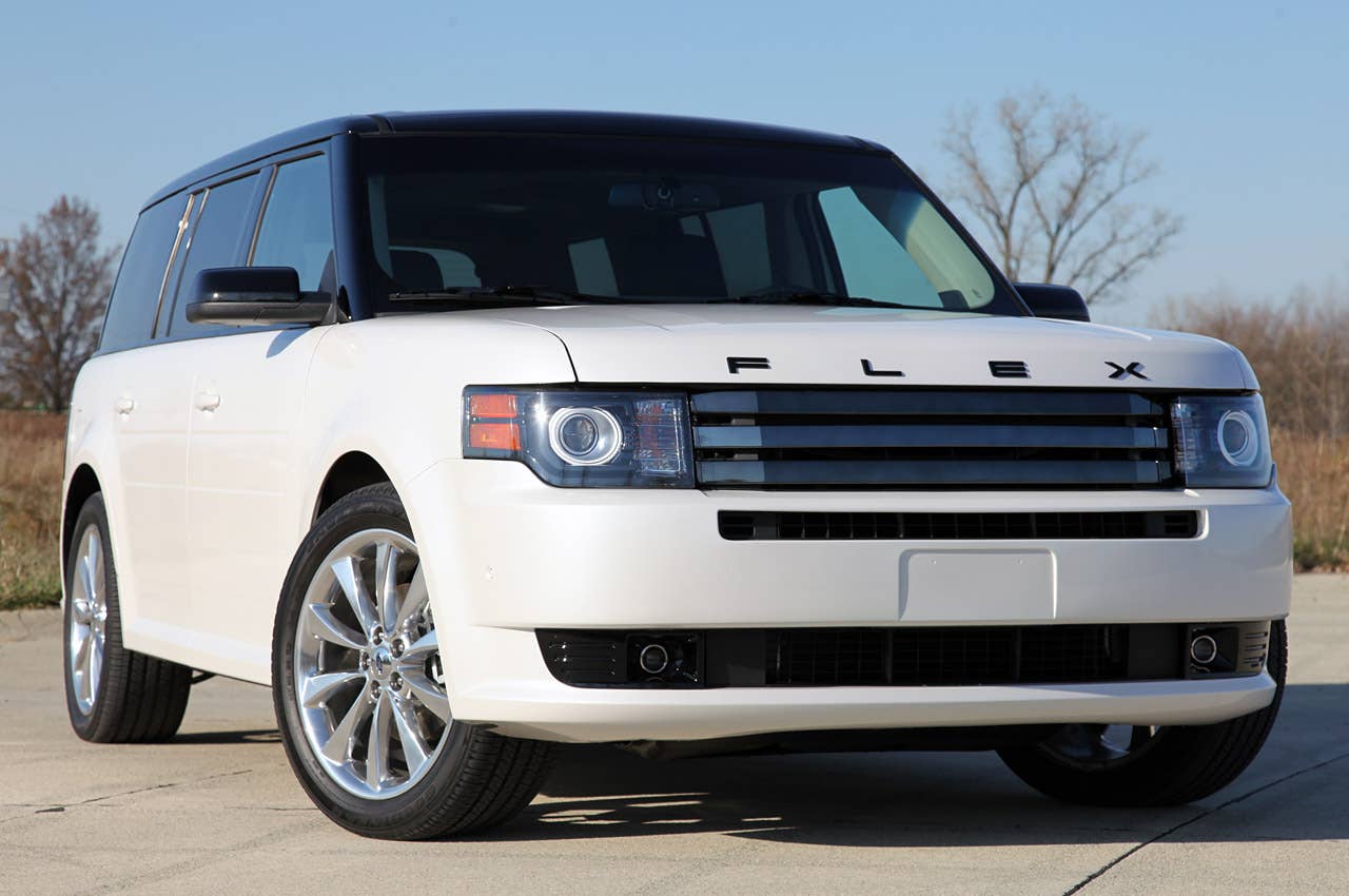 2011 Ford Flex Titanium front 3/4 view