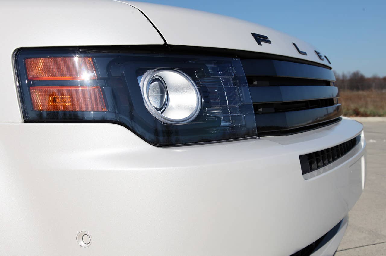 2011 Ford Flex Titanium headlight