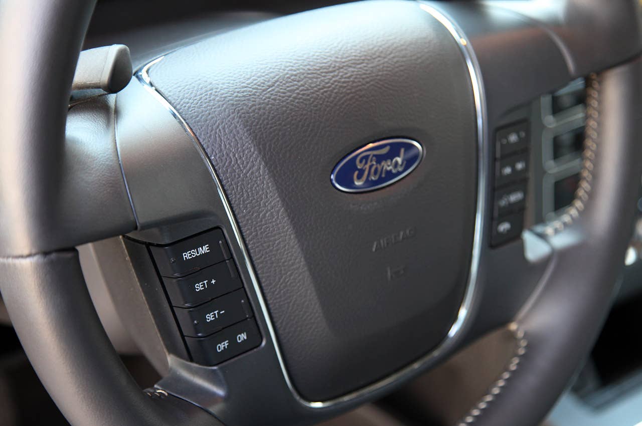 2011 Ford Flex Titanium steering wheel