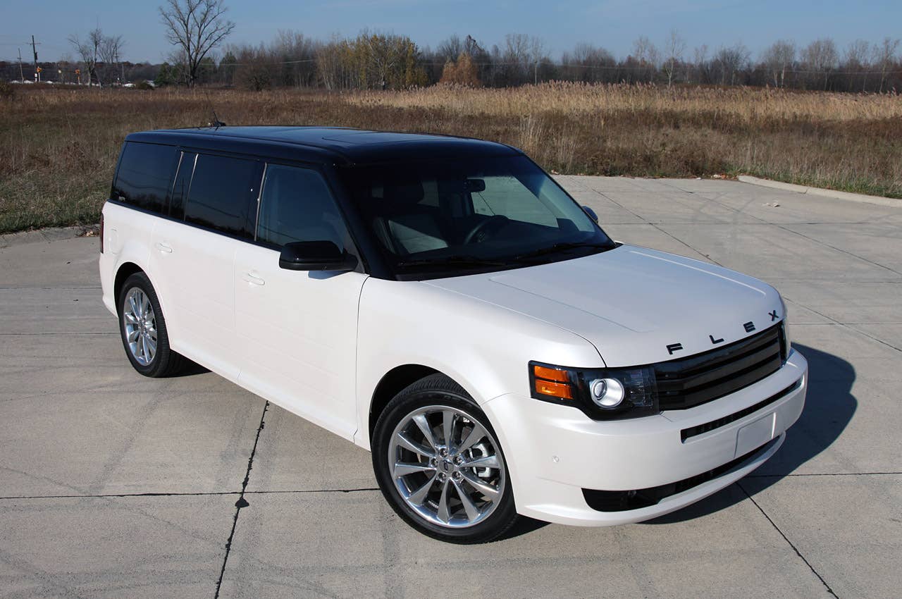 2011 Ford Flex Titanium front 3/4 view