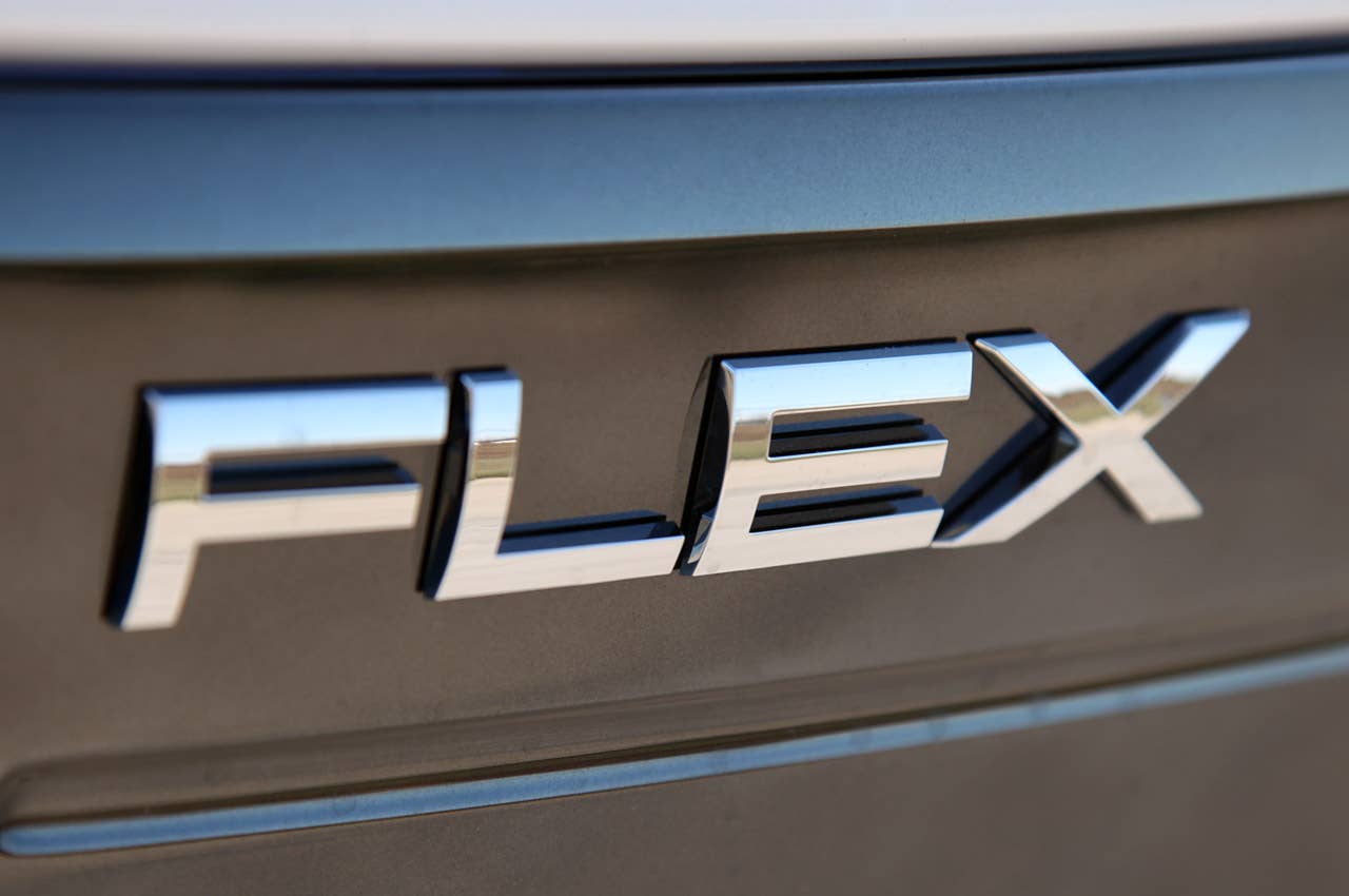 2011 Ford Flex Titanium badge