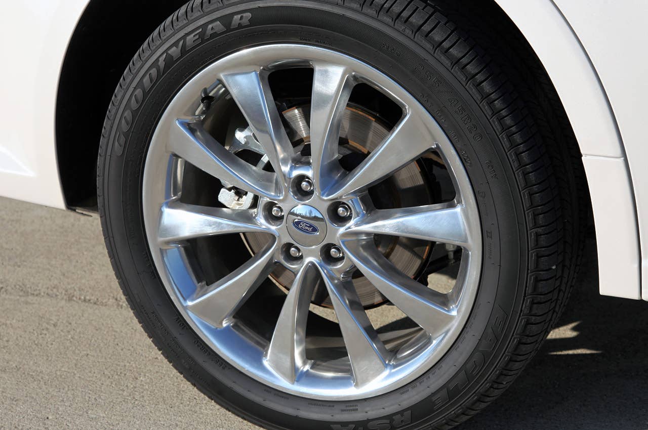 2011 Ford Flex Titanium wheel