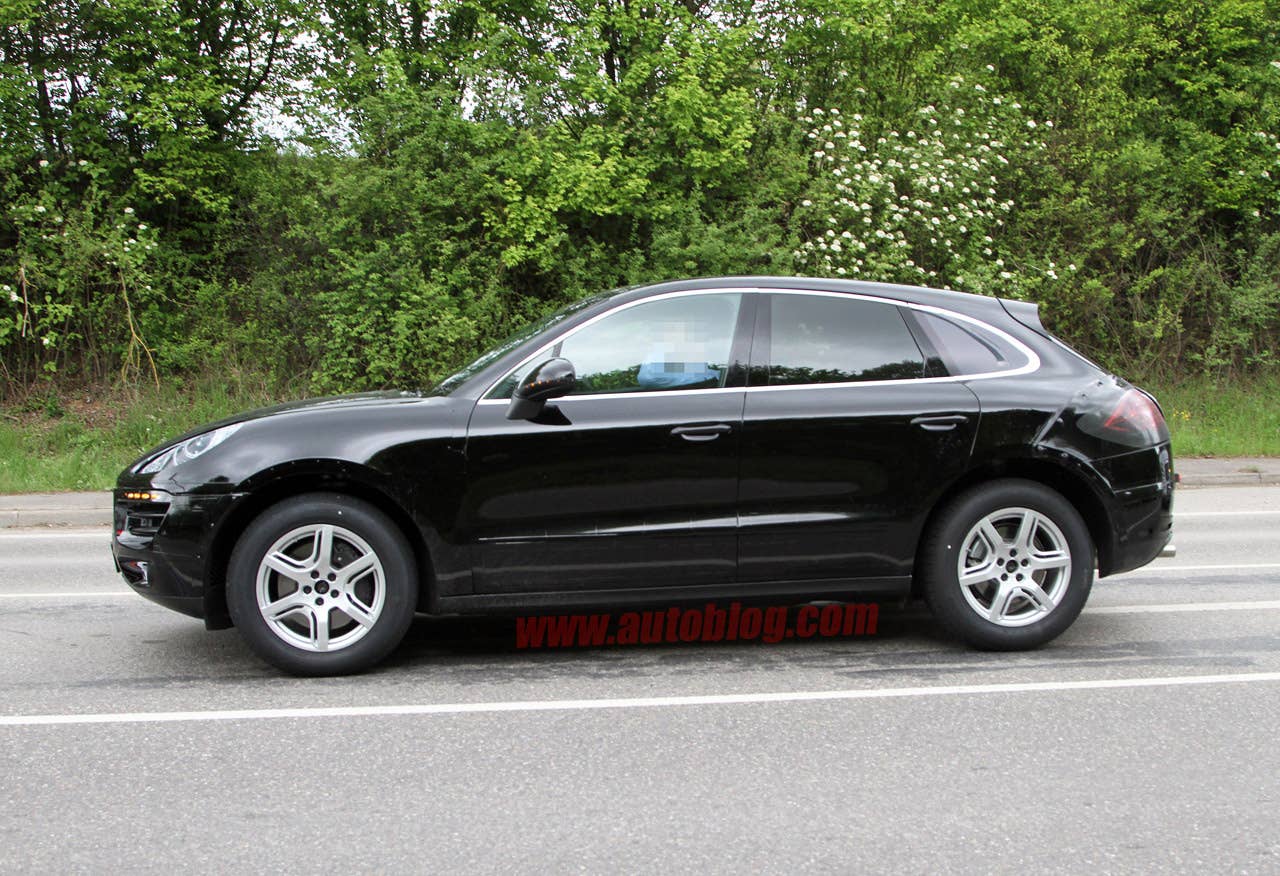 Porsche Macan side