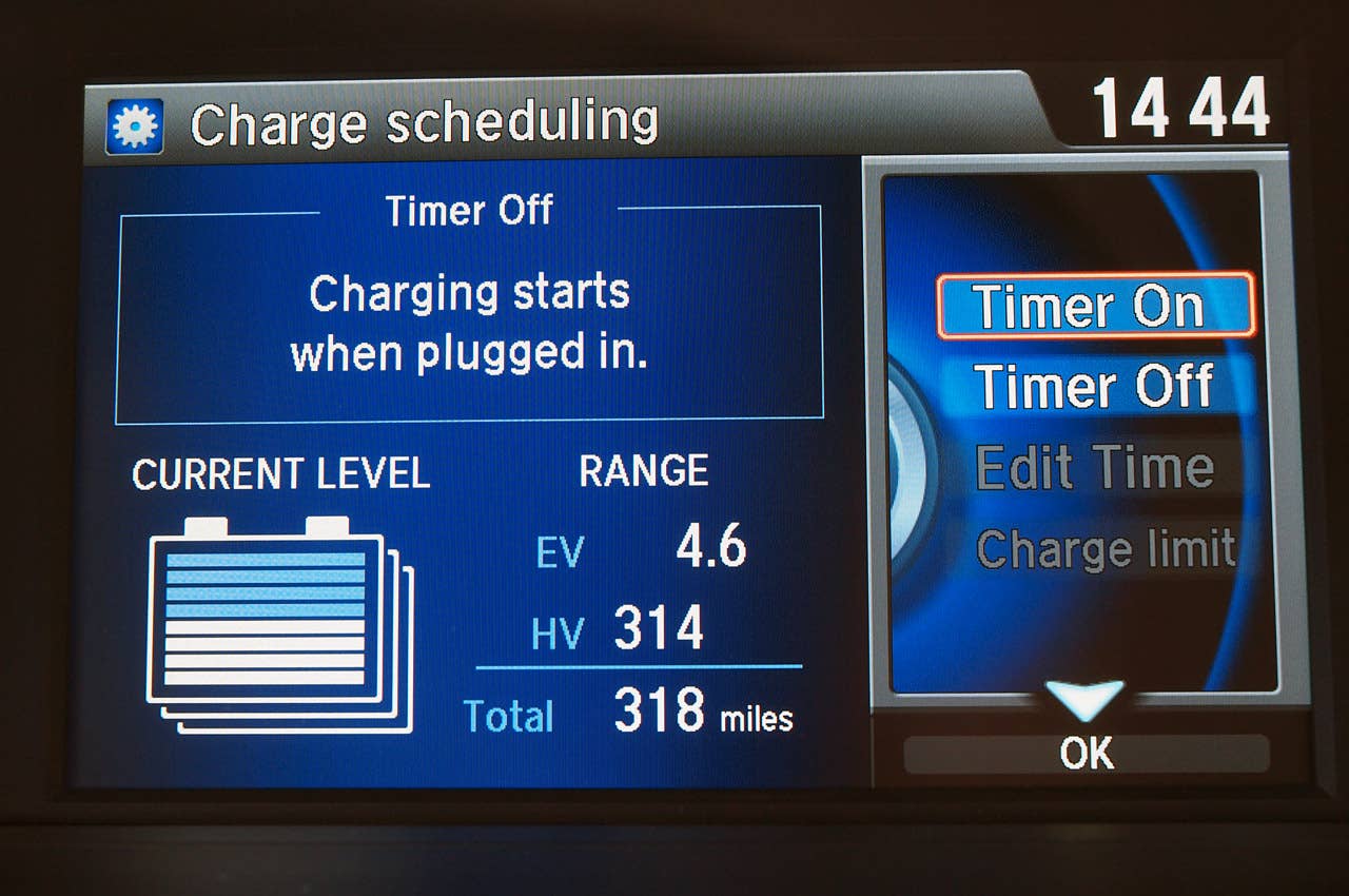 2014 Honda Accord Plug-In Hybrid charge scheduling display