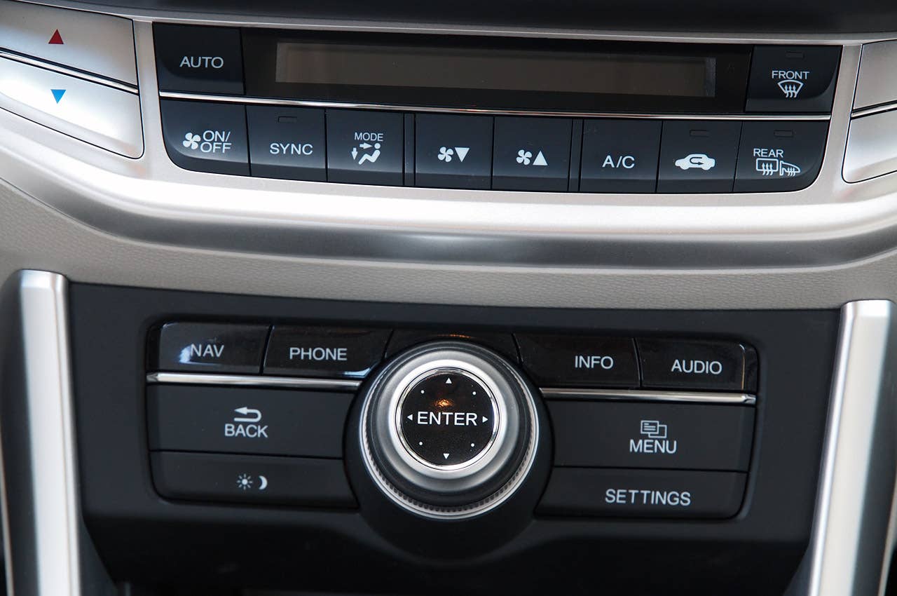 2014 Honda Accord Plug-In Hybrid instrument panel