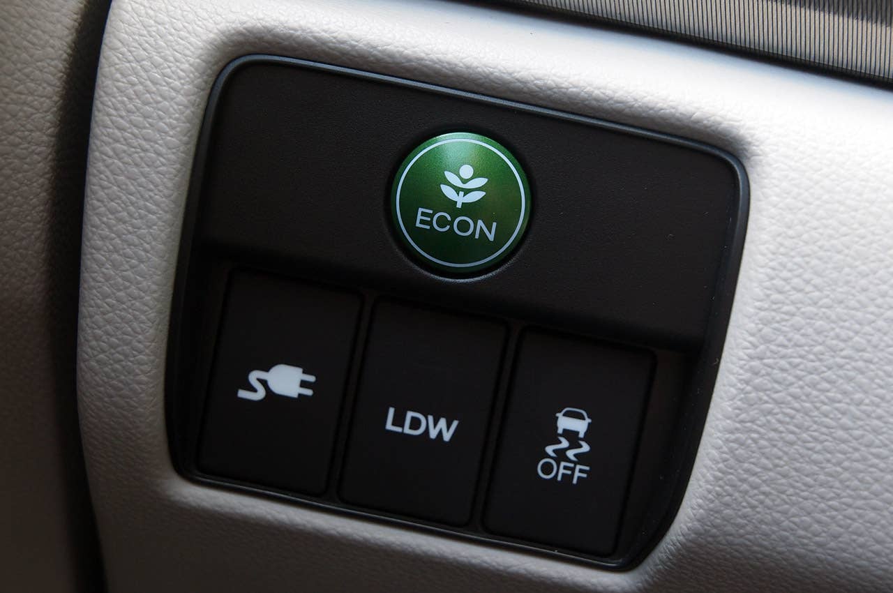 2014 Honda Accord Plug-In Hybrid ECON button