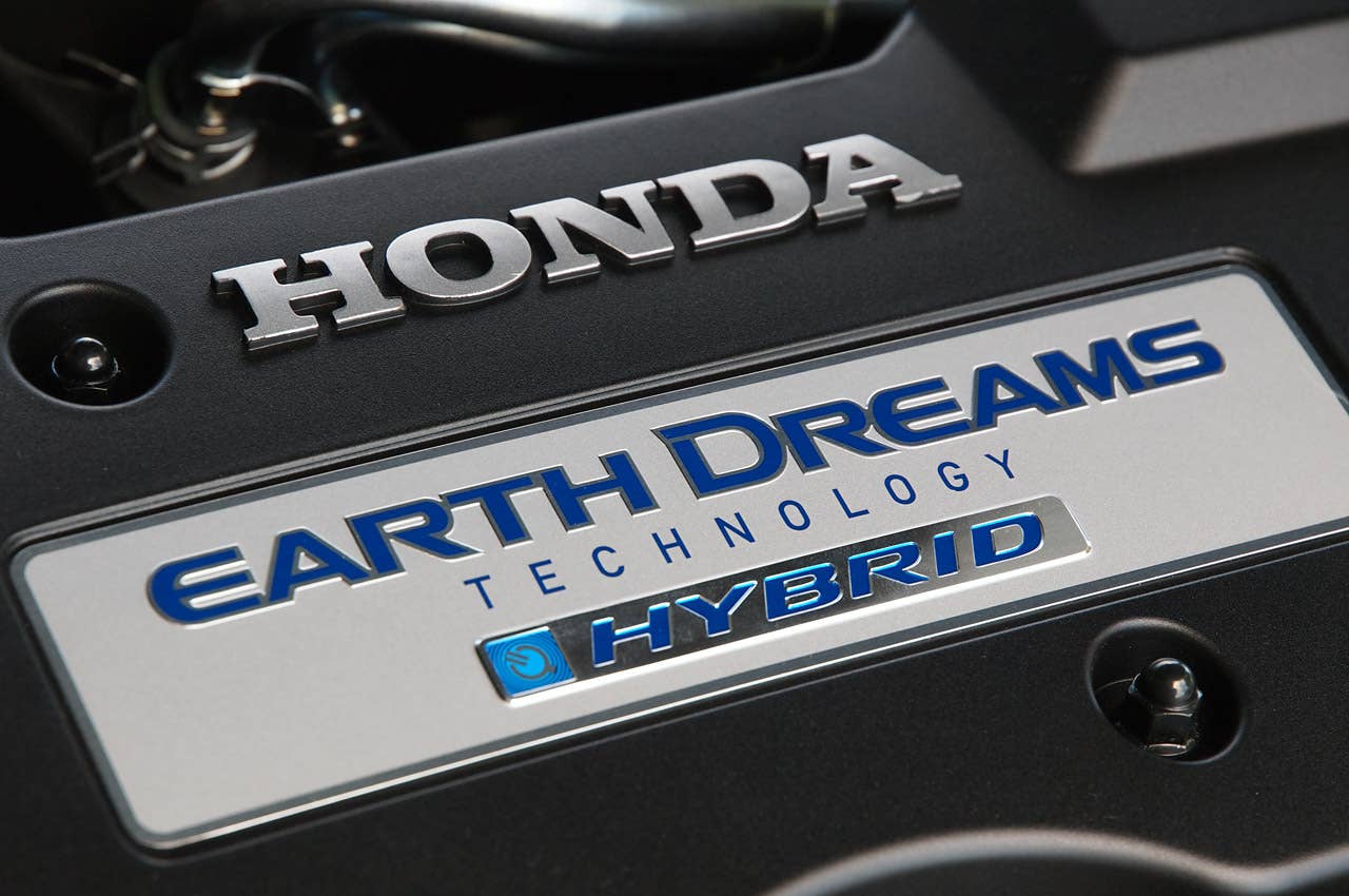 2014 Honda Accord Plug-In Hybrid engine detail