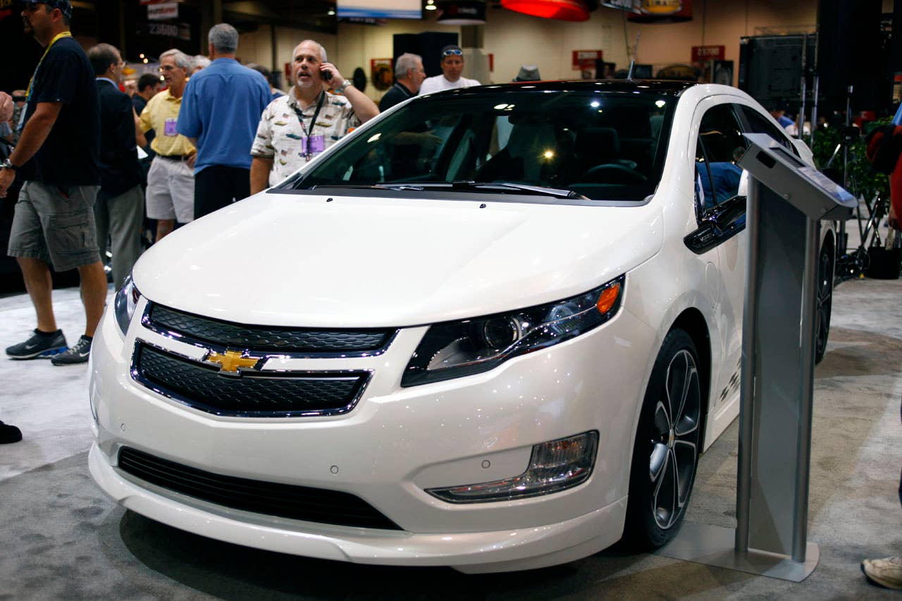 2011 Chevrolet Volt Z-Spec front 3/4