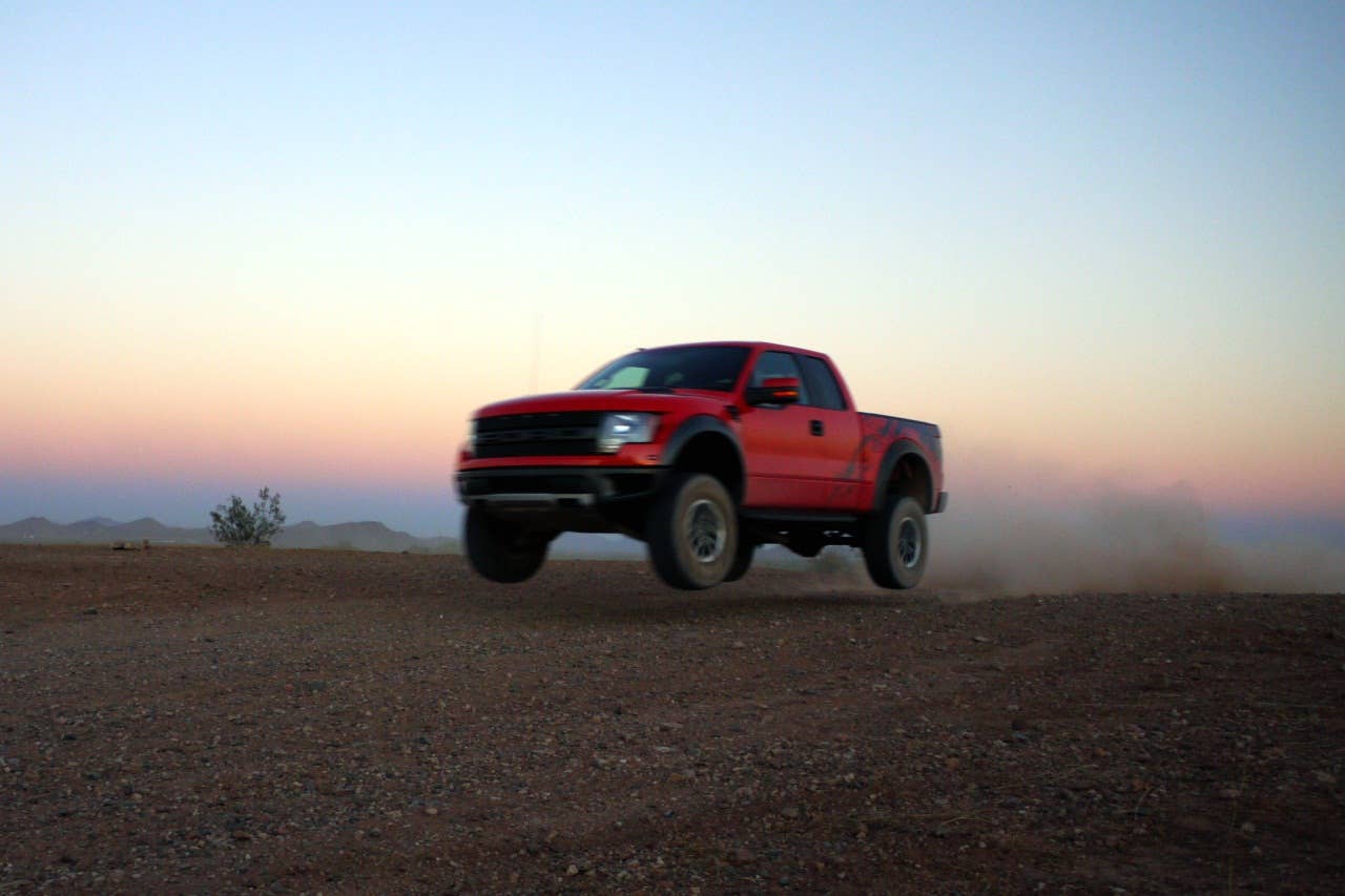 2010 Ford F-150 SVT Raptor 6.2 jumping