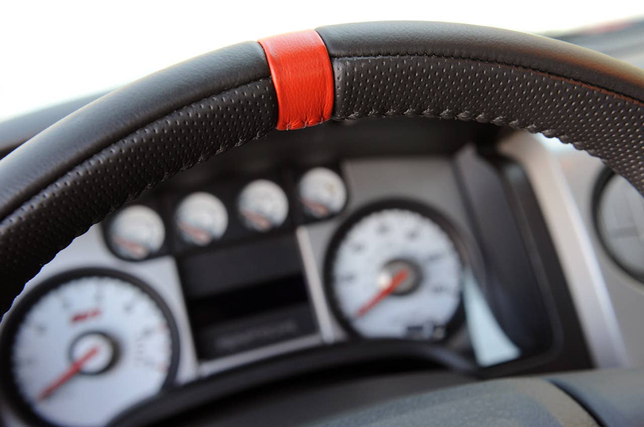 2010 Ford F-150 SVT Raptor 6.2 steering wheel