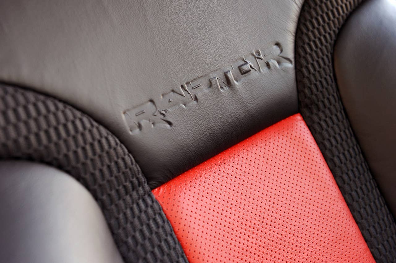 2010 Ford F-150 SVT Raptor 6.2 seats