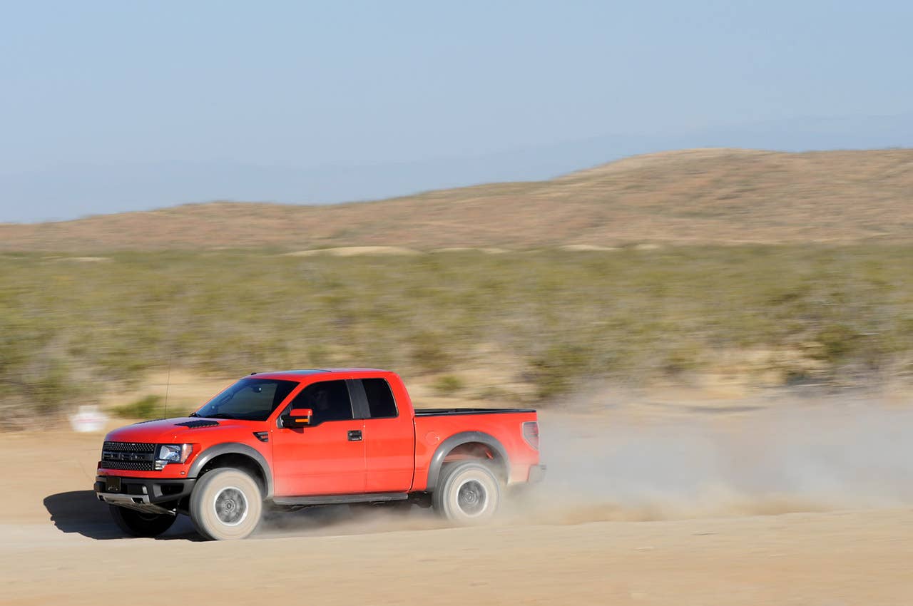2010 Ford F-150 SVT Raptor 6.2 off-roading