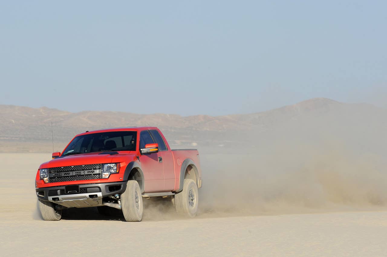 2010 Ford F-150 SVT Raptor 6.2 off-roading
