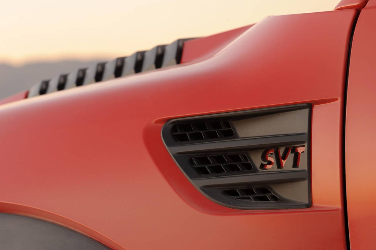 2010 Ford F-150 SVT Raptor 6.2 side vent