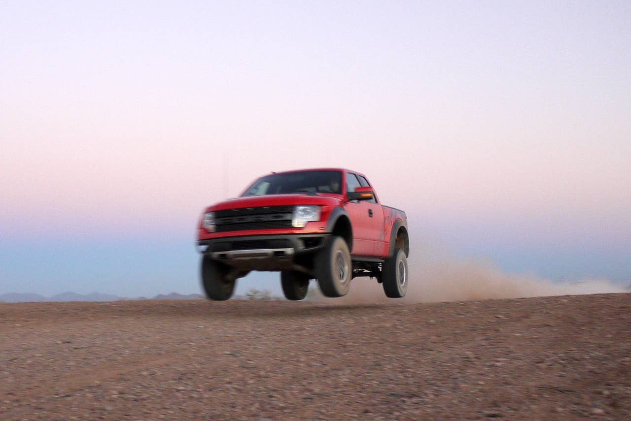 2010 Ford F-150 SVT Raptor 6.2 jumping