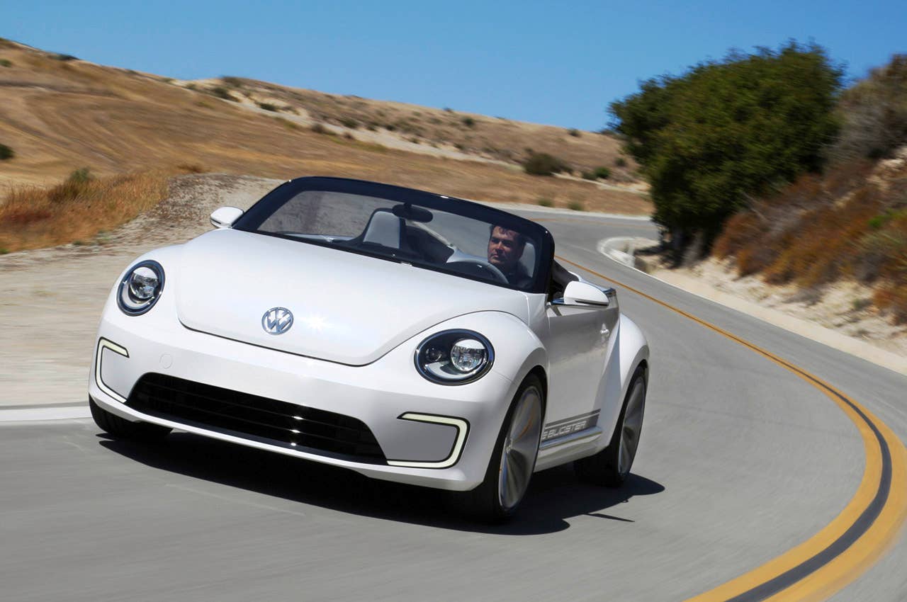Volkswagen E-Bugster Concept driving