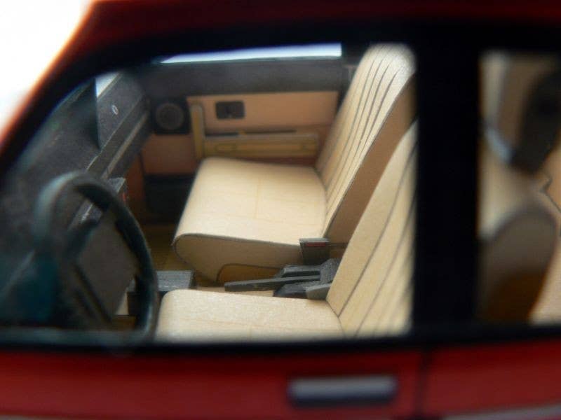 Papercraft Volvo 240 front 3/4 interior