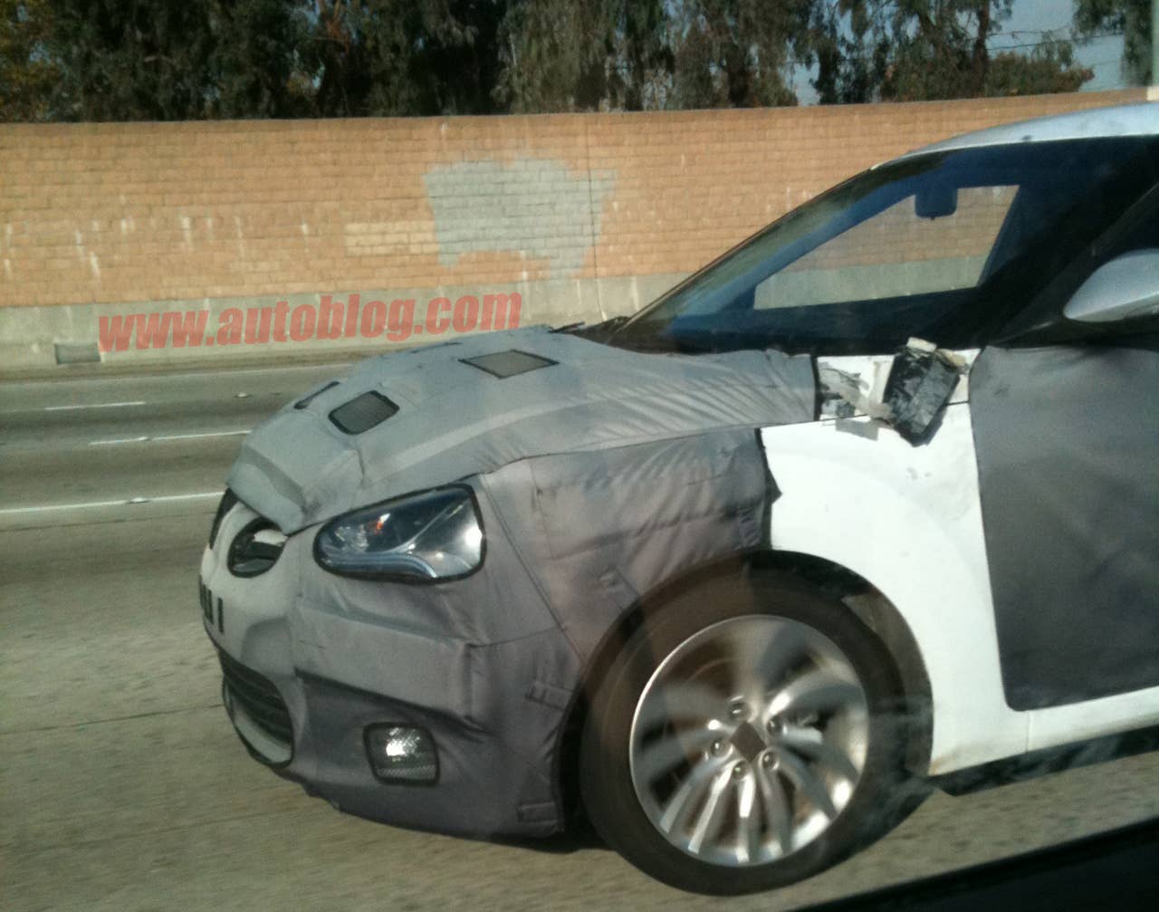 Spy Shots: Hyundai Veloster