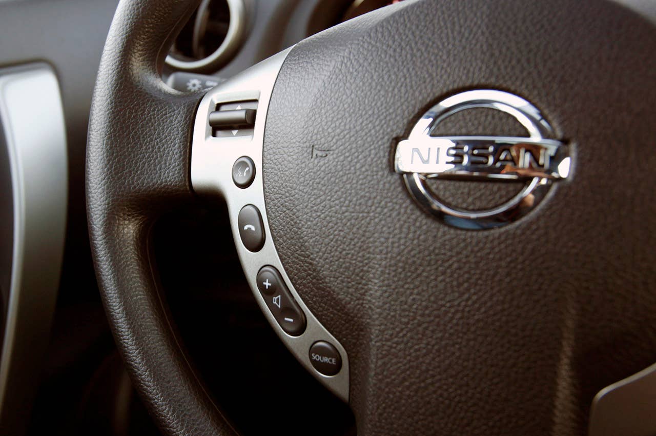 2011 Nissan Rogue steering wheel