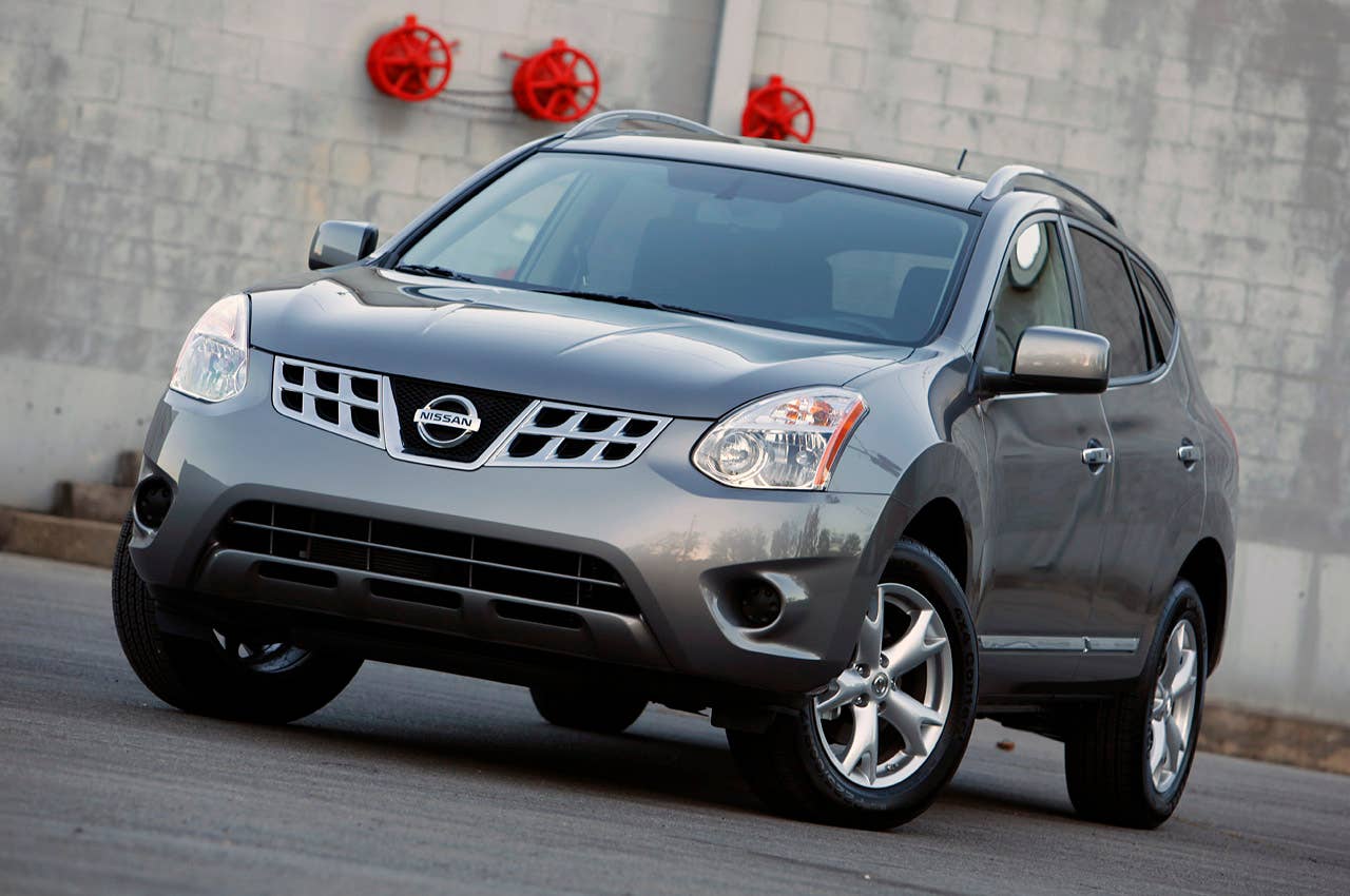 2011 Nissan Rogue front 3/4 view