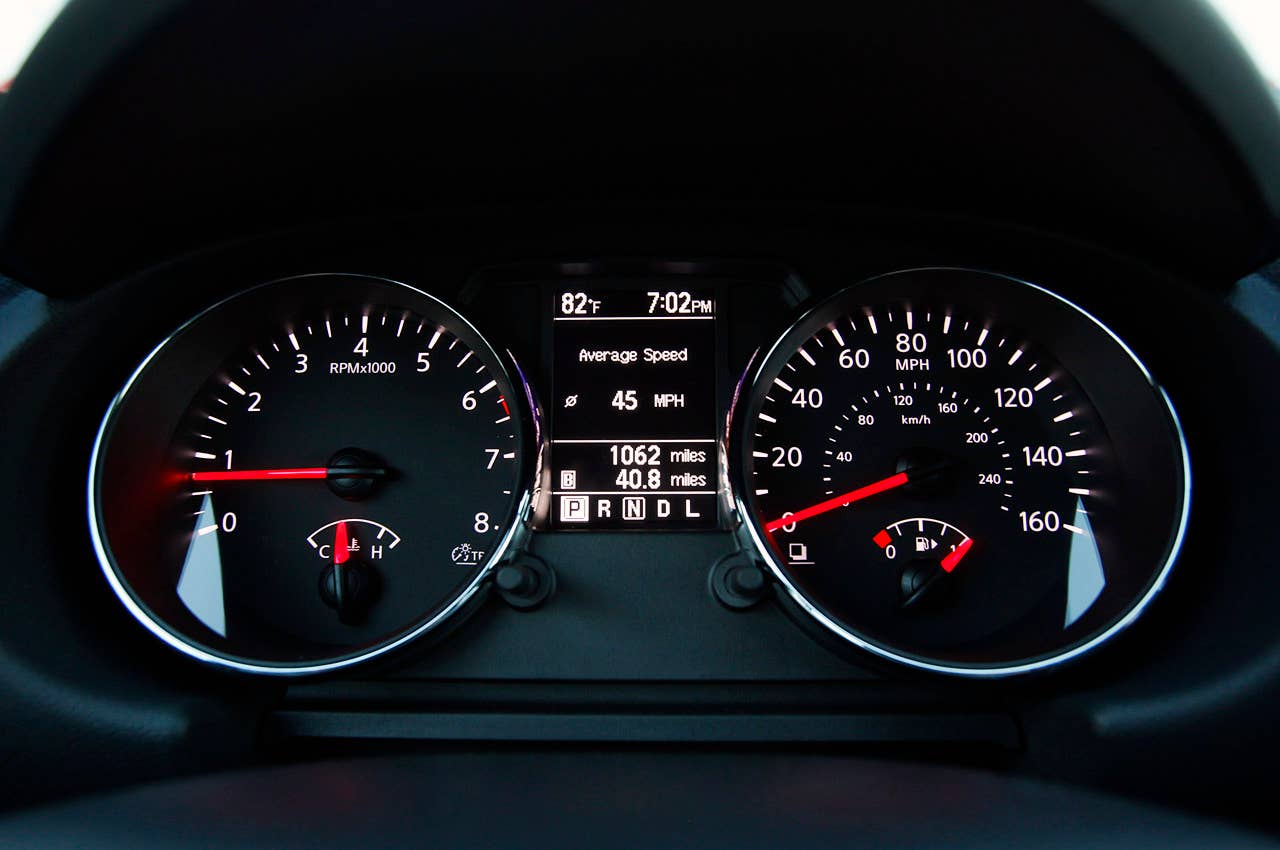 2011 Nissan Rogue gauges