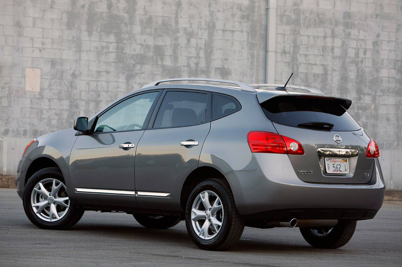 2011 Nissan Rogue rear 3/4 view