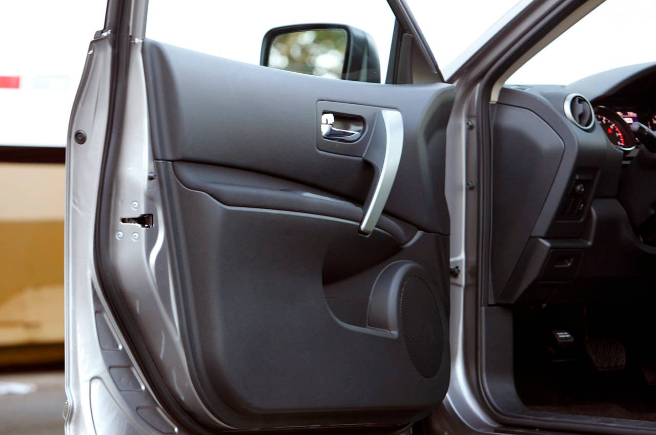 2011 Nissan Rogue door panel