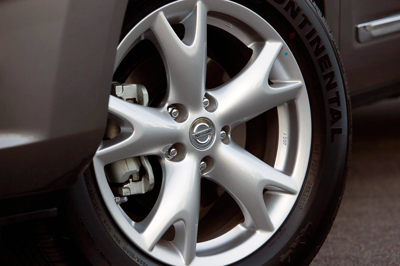 2011 Nissan Rogue wheel