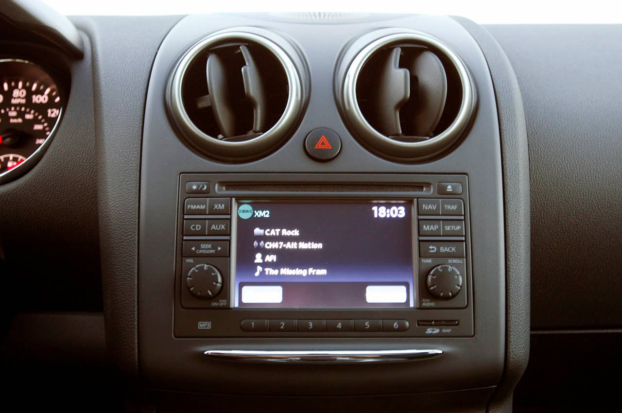 2011 Nissan Rogue stereo controls