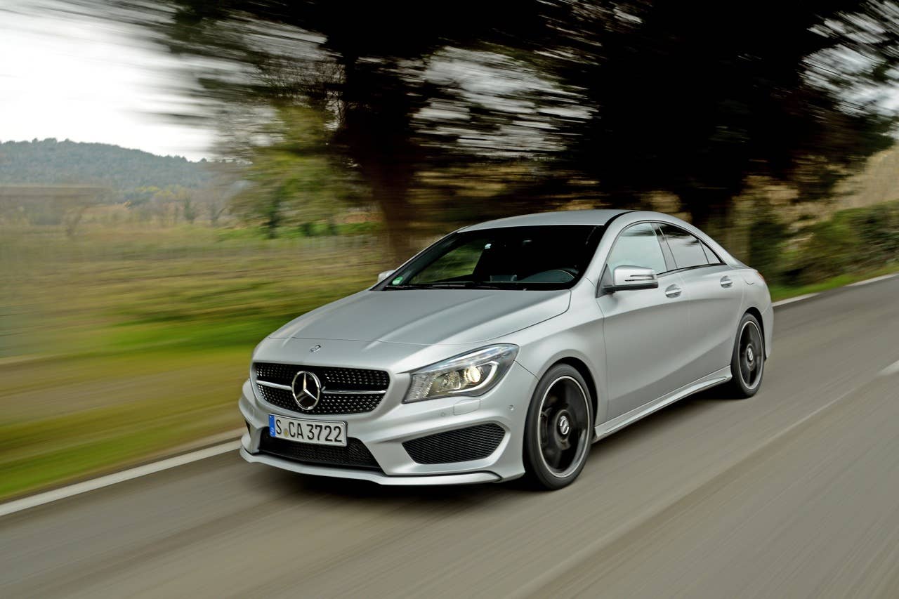 CLA; 250 Sport; 7G-DCT; designo polarsilber magno; Leder/Mikrofaser DINAMICA schwarz NEON ART