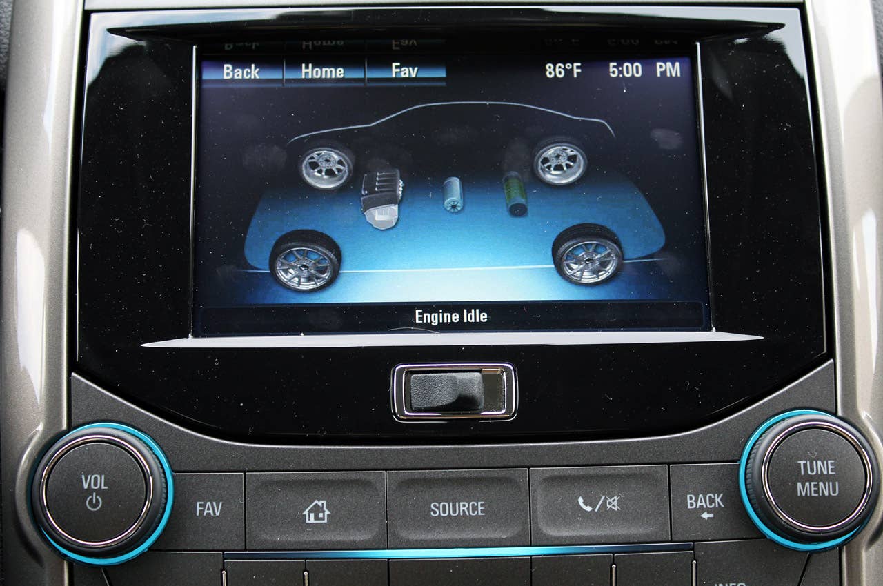 2013 Chevrolet Malibu Eco powertrain display