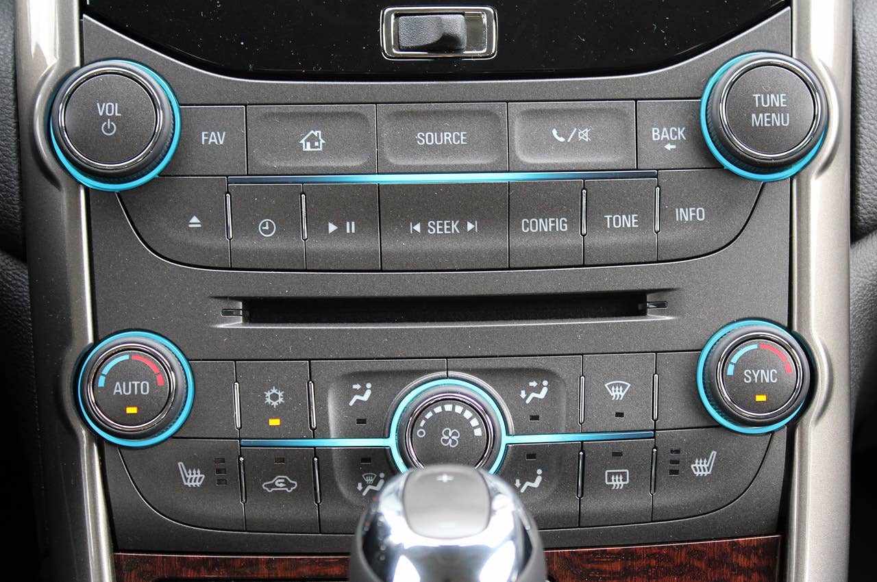 2013 Chevrolet Malibu Eco audio and climate controls