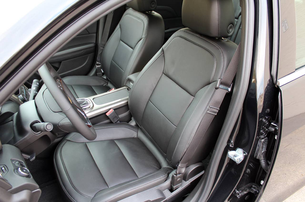 2013 Chevrolet Malibu Eco front seats