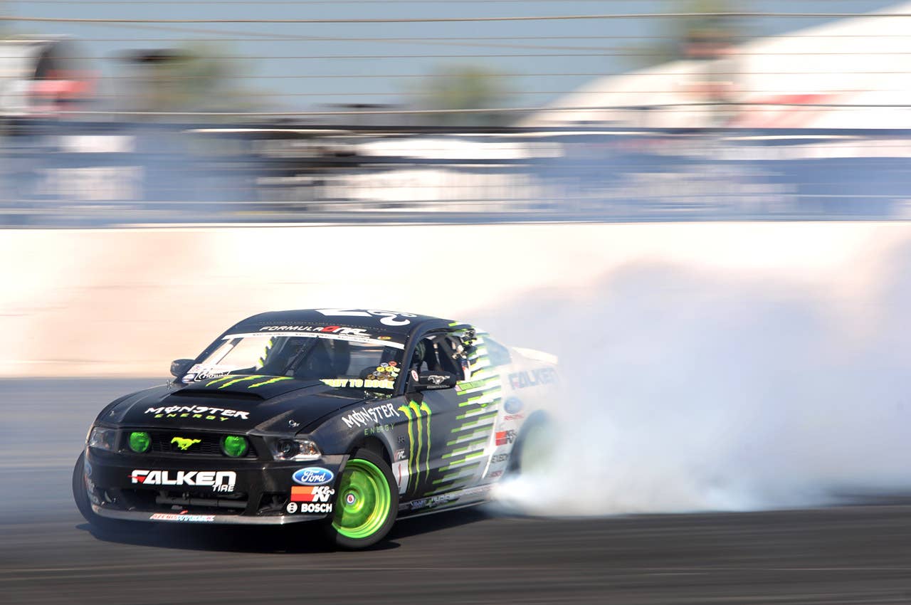 Formula Drift at Irwindale Speedway Article:Daijiro Yoshihara crowned 2011 Formula Drift champion Copyright 2011Drew Phillips / AOL