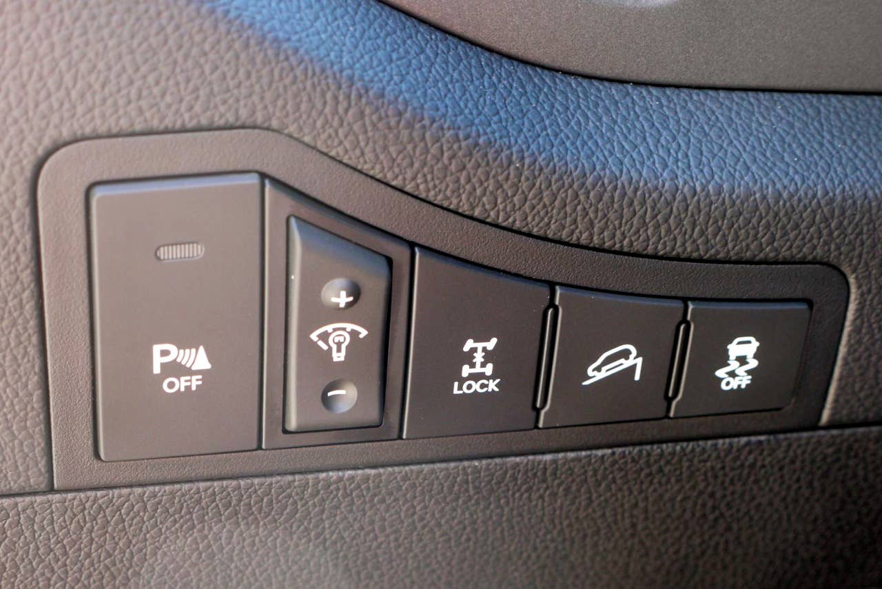 2011 Kia Sportage dash controls